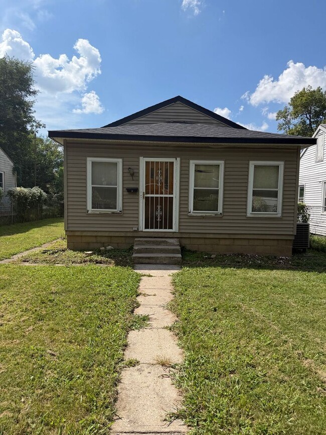 2952 N Colorado Ave