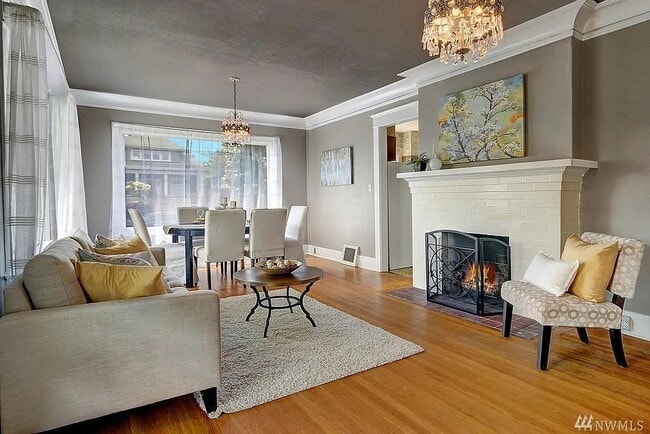 Photo - 902 N 77th St