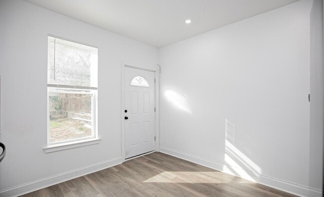 Photo - 6170 Lawnton St