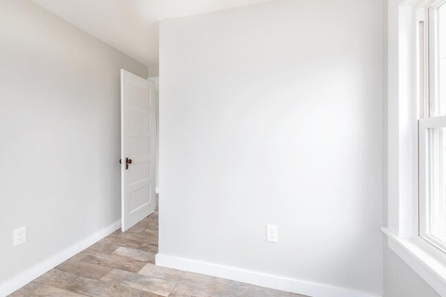 Photo - 140 Ashworth Ave