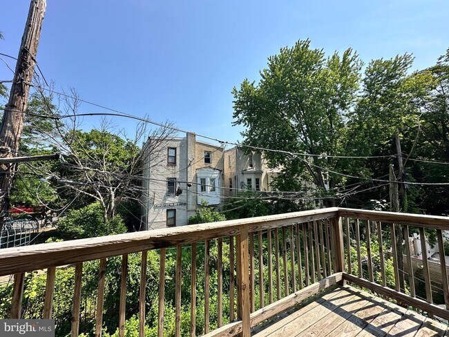 Photo - 1741 Fontain St Unit 2