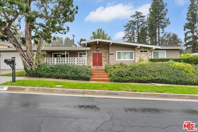Building Photo - 5817 Lockhurst Dr Rental