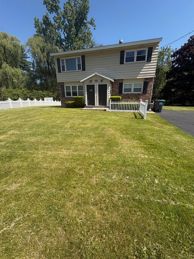 Building Photo - 7 Apple Blossom Ln Unit 7 Apple Blossom Lane B