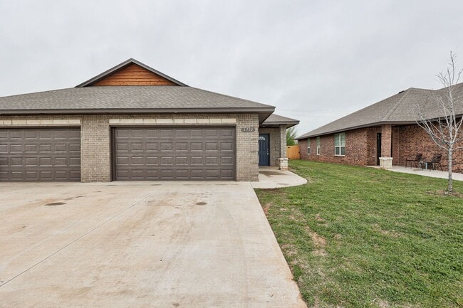 Photo - 3-Bed, 2-Bath Duplex with Waterway Views - Prime Location off I-40 in El Reno!