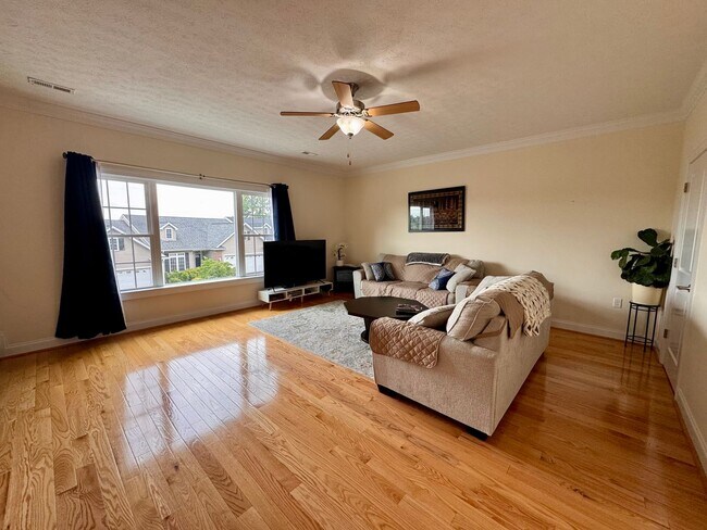 Photo - Townhouse for Rent in Spring Oaks!