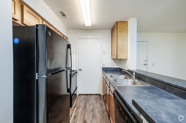 2BR, 2BA - 1,000SF - Kitchen - Magruder Run