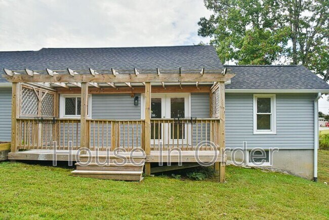 Photo - 134 Goldview Rd