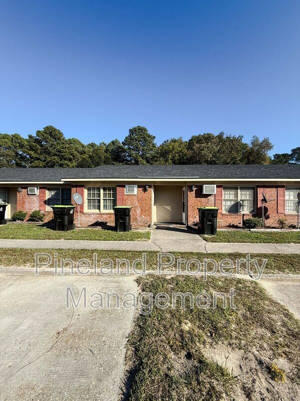 Building Photo - 3241 Willard Dr