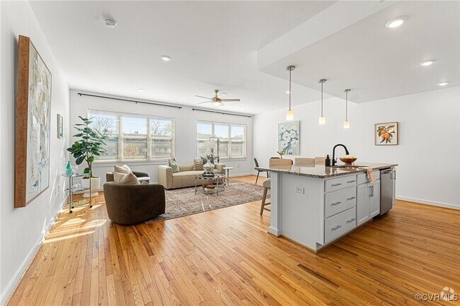 Building Photo - 108 W 12th St E Rental