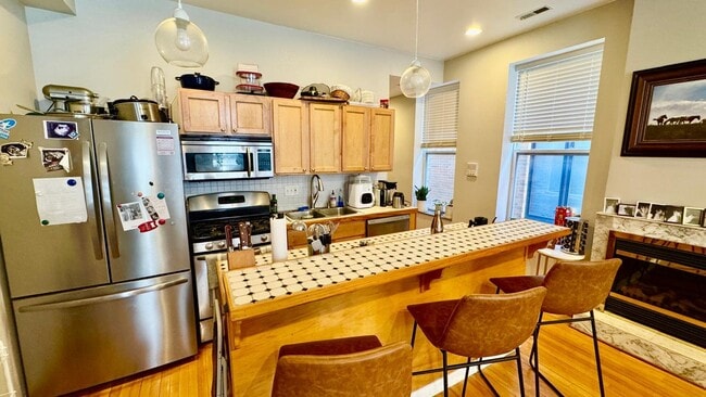 Photo - 1453 W Cortez St Unit 2