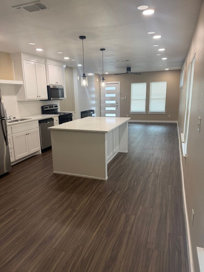 Photo - 717-719 Augusta Ave