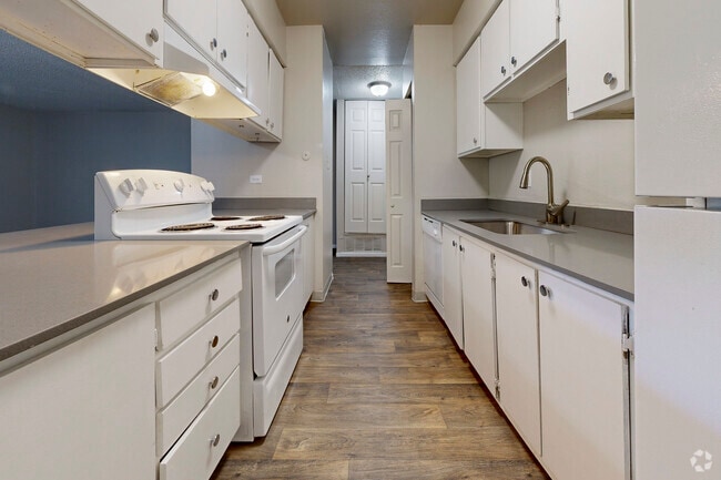 3BR, 2BA-1,064SF - Kitchen - Falcon Run