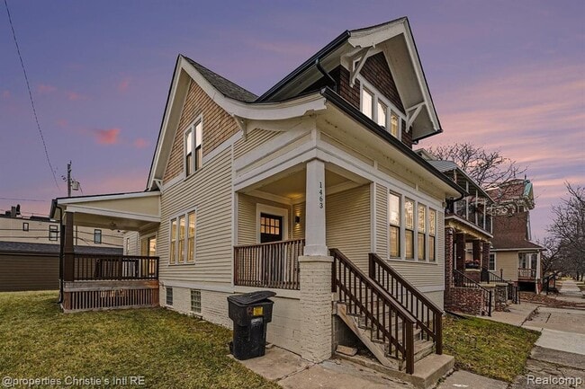 Photo - 1463 Baldwin St