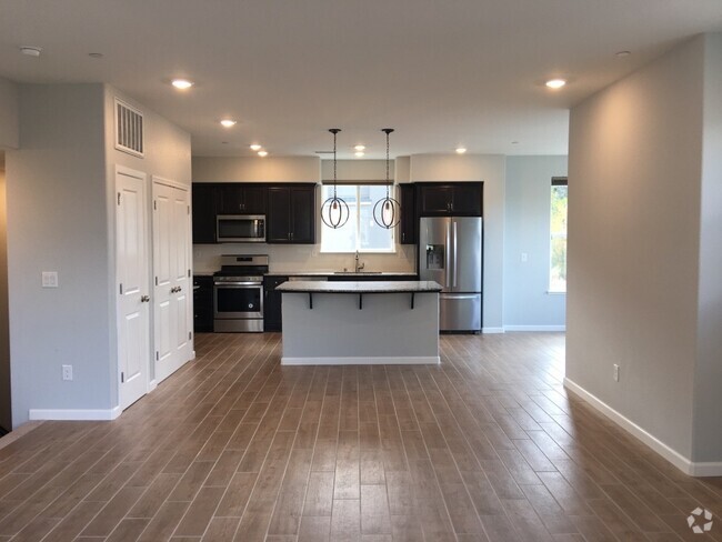 Building Photo - NW Reno Luxury End Unit Townhouse - On the...