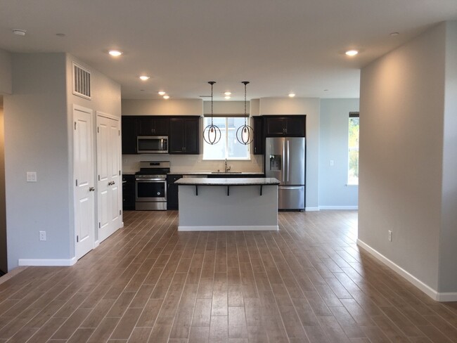 NW Reno Luxury End Unit Townhouse - On the... - NW Reno Luxury End Unit Townhouse - On the...