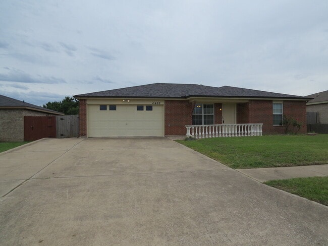 Building Photo - "Spacious 4-Bedroom Retreat with 2 Baths in Prime Killeen Location – 1,590 Sq Ft of Comfort!"