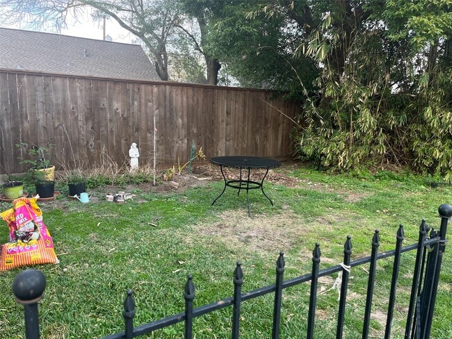 Photo - 603 Moody St