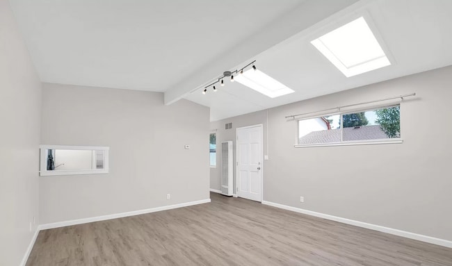 Photo - 3271 Alma St