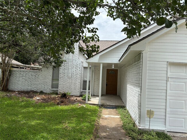 Photo - 2514 Radcliffe Dr