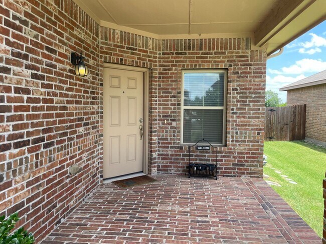 Photo - Charming 4-Bedroom Home with Scenic Backyard Views in Saginaw!