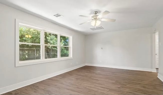 Photo - 516 Camellia Dr