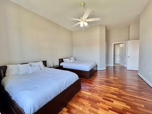 Photo - NEWPORT NEWS - STUNNING APARTMENT IN THE POINT AT CITY CENTER