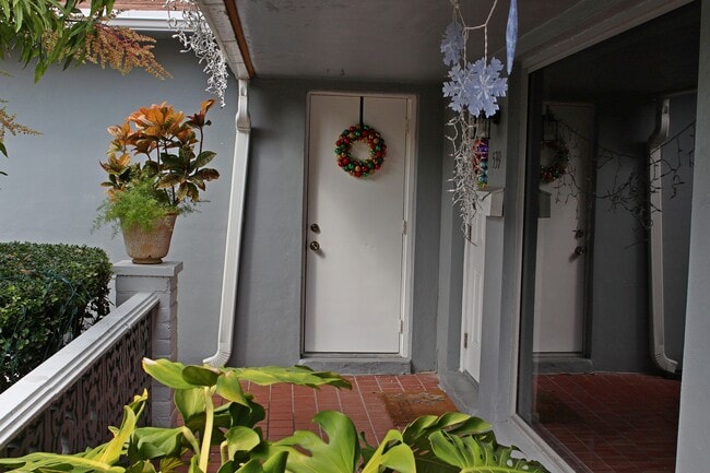 Photo - 539 S Rainbow Dr