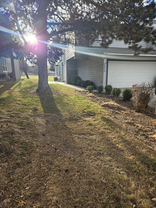 Building Photo - Wonderful townhome for rent in Nampa.  Near Lake Lowell.