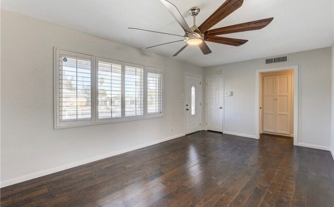 Photo - 1932 Hassett Ave