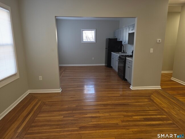 Photo - 248 Bassett St