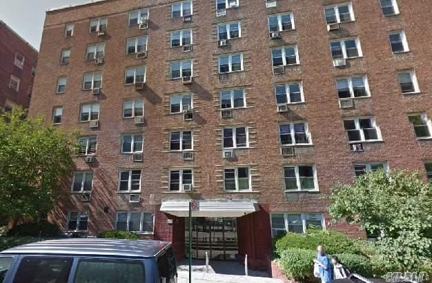 Building Photo - 140-65 Beech Ave Unit 3J