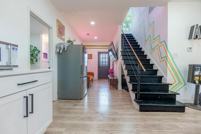 Photo - 850 Roland St