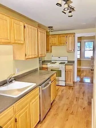 Photo - Spacious 2 BED 1 BATH close to Forest Hills Train Station Unidad 1R