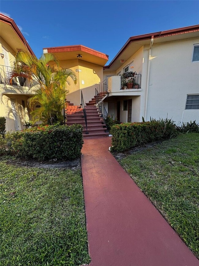Building Photo - 1601 NE Miami Gardens Dr Unit 103