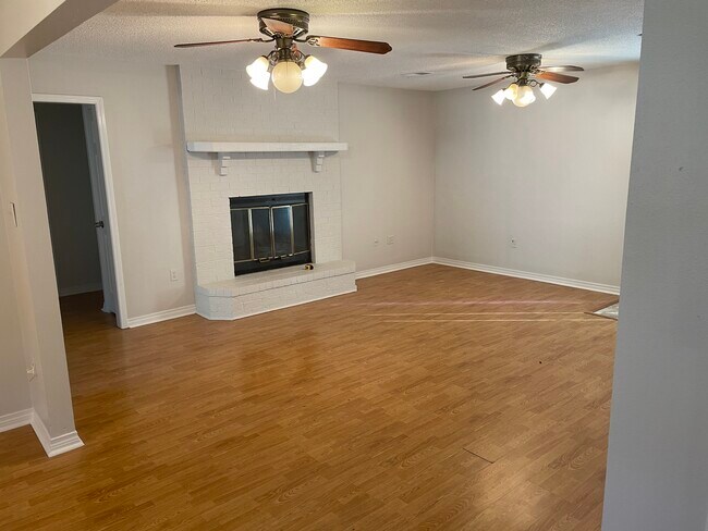 Photo - 212 Lexington Dr