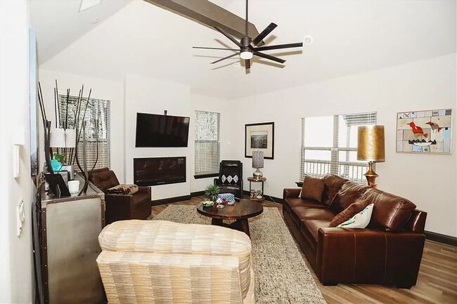 Photo - 1804 SW Riverstone Rd