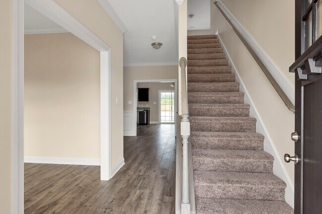 Photo - 463 Worsley Wy