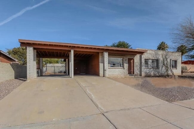 Building Photo - 2328 W Las Lomitas Rental