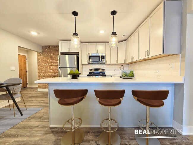 Photo - 1220 N La Salle Dr Unit 2 bed