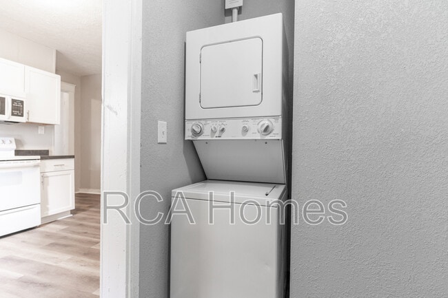 Photo - 2425 N Kenwood Ave