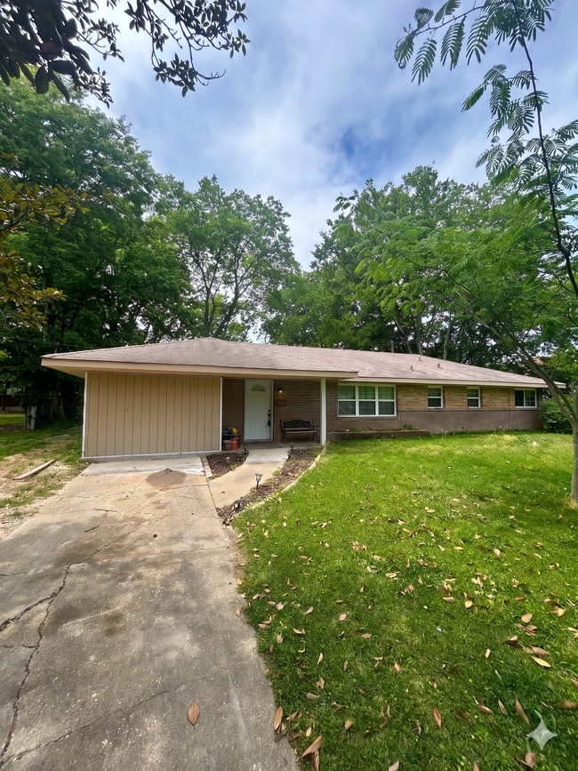 Building Photo - 3720 Stanley Dr