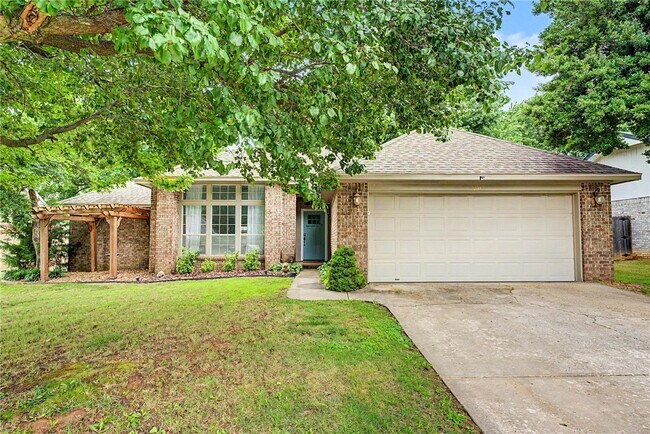 Photo - 220 Bluff Dr