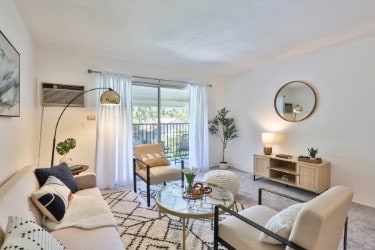 Photo - 1760 Halford Ave