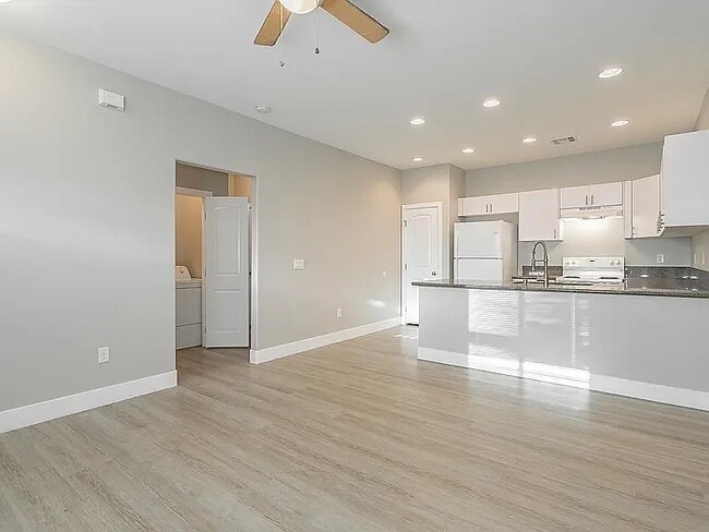 Photo - 1681 S Dandelion St