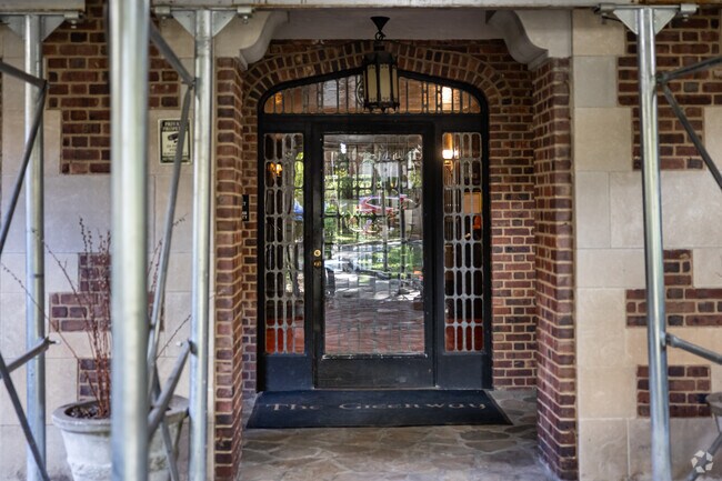 Entrance - 10 Holder Pl