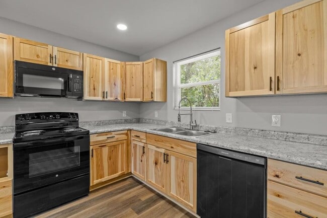 Photo - 231 E Cofield St