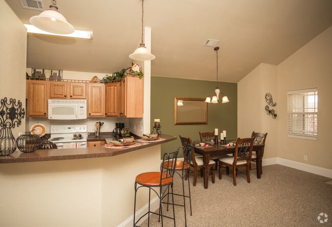 2BR, 2BA - 1,350 SF - Lenox Pointe