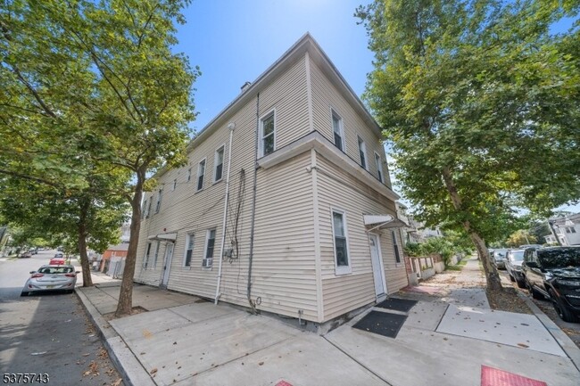 Building Photo - 385 Highland Ave Rental