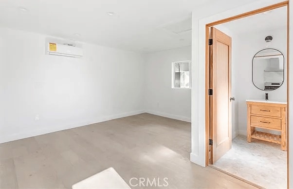 Photo - 6155 Packard St