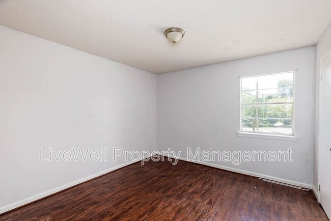 Photo - 8017 1st Ave S